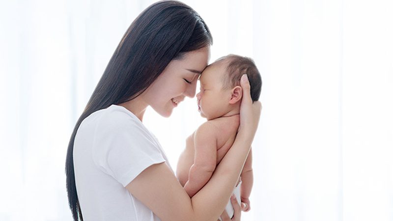 金牌育婴师服务规范：专业护理，守护宝宝成长**